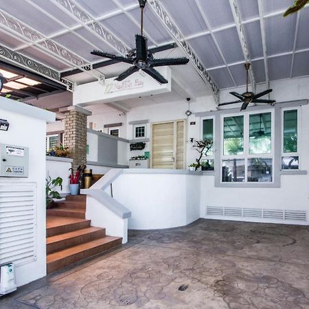 Nautilus Bay Home Inn George Town Buitenkant foto